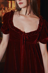 Lorel Sweetheart Necklin Velvet Dress