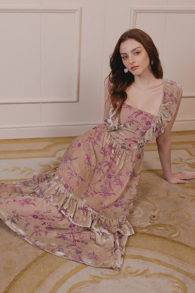 Casette Scooped Neckline Velvet Dress