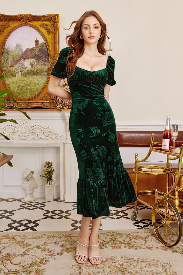 Brielle Squared Neckline Velvet Midi Dress in Green